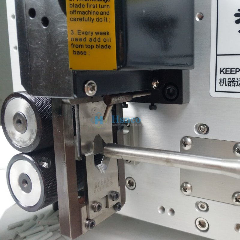 Máy Cắt Và Tuốt Dây Điện Dẹt Đa Lõi Tự Động 